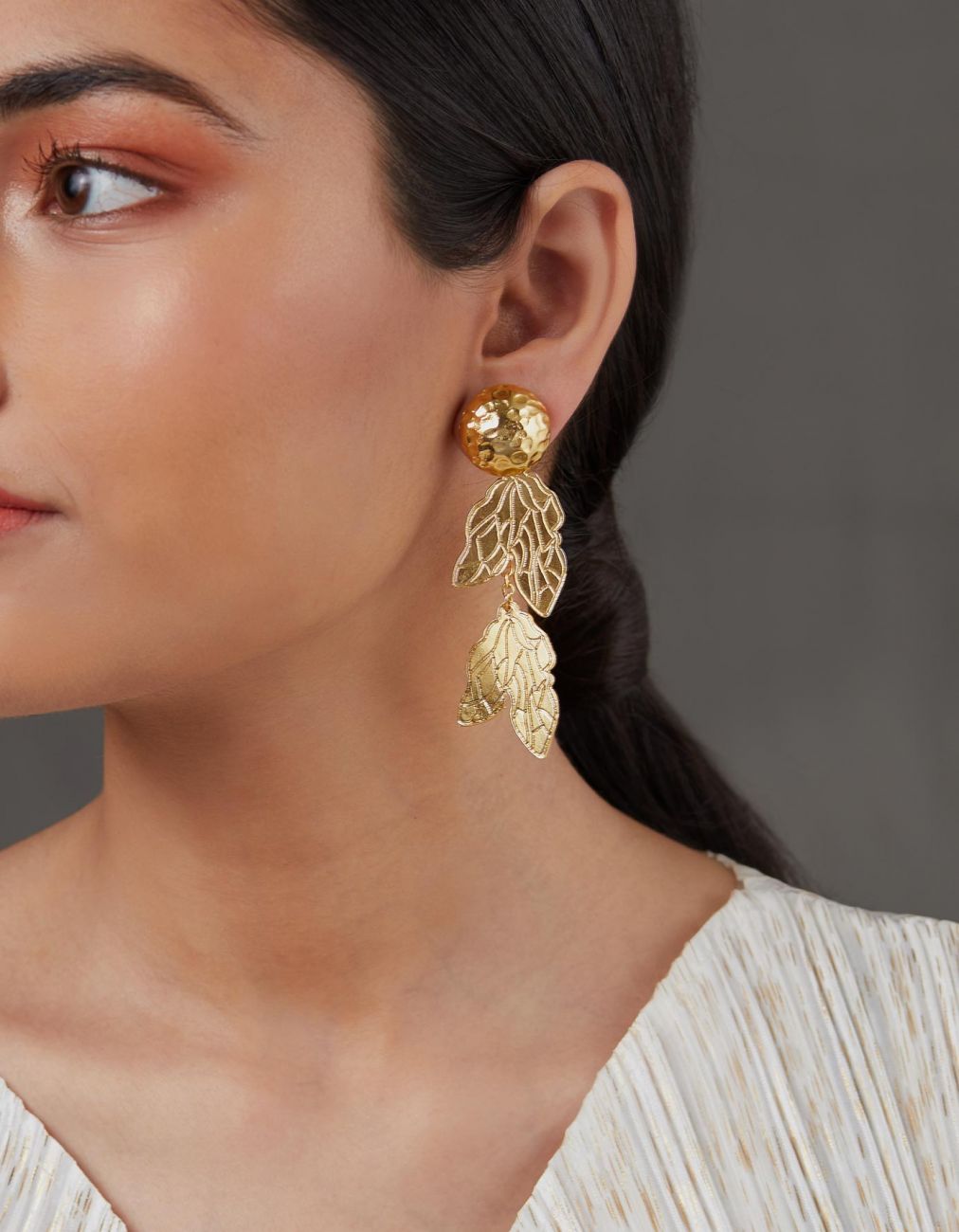 Hammered Earstuds With Wings