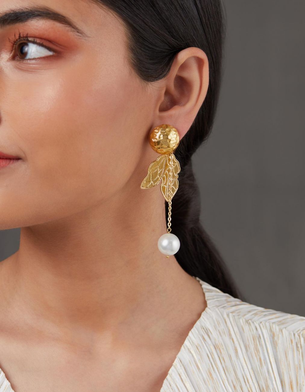 Hammered Earstuds With Wings