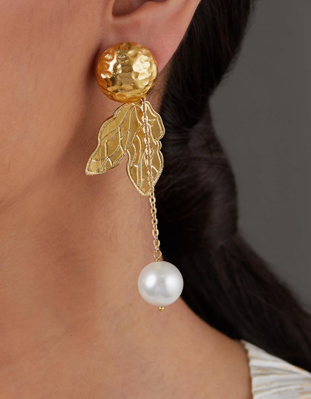 Hammered Earstuds With Wings