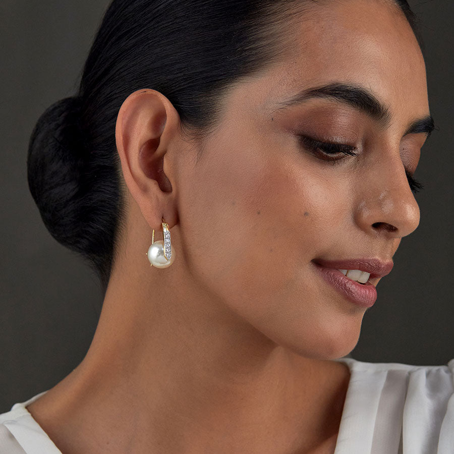 Moira pearl earrings