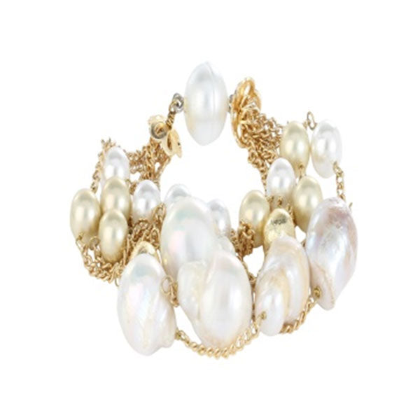 Baroque with pearls and chains