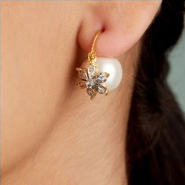 White Pearl Flower Studs