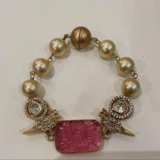 Birds Carved Onyx with Pearls Magnet Bracelet